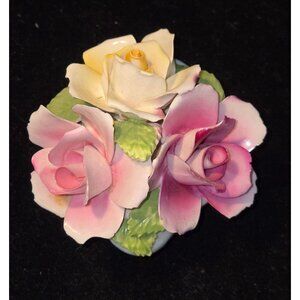 Vintage Thorley Bone China Flower Bouquet Decorative Figurine In Footed seashell